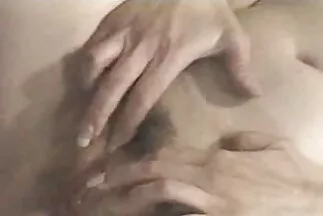 Vợ của Lucifer dang rộng xnxx gai gia nhat ban hai chân.