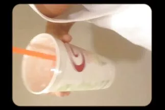 Tặng sex gái nhật chồng tôi một chiếc áo phông với một phụ nữ da đen tuyệt đẹp trong ngày sinh nhật của anh ấy.