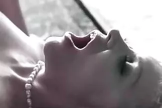 Những ngôi sao khiêu dâm trong kỳ nghỉ cũng nghịch ngợm. gai lau xanh nhat ban