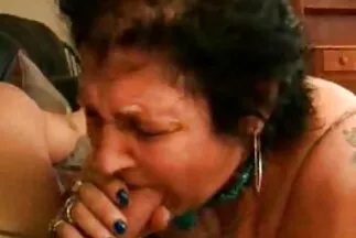 Sự chuyển đổi của một cô gái gái dâm nhật bản khiêu dâm trìu mến sang hardcore.