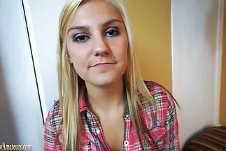 Và những người gái sex nhật bản hâm mộ khiêu dâm cần các cô gái của họ.