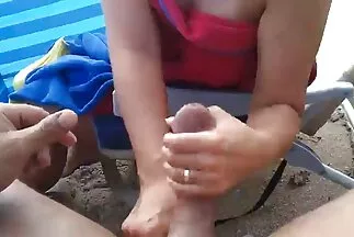 Khách hàng phim xex gai xinh nhat tóc đen đưa con cặc của nhân viên pha chế bằng chân và để mình bị rán.