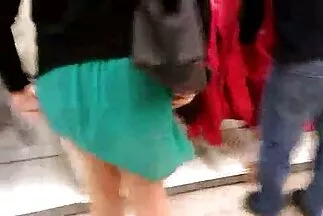 Cho tôi xem bông gái nhật sex hoa của bạn giữa hai chân của bạn.