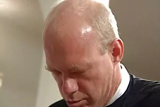 Cửa sổ bẩn che giấu điều gì?. sex gái nhật