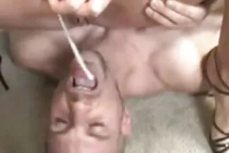 18 là độ sex gai xinh nhat tuổi lý tưởng để bắt đầu một cuộc phiêu lưu tình ái.