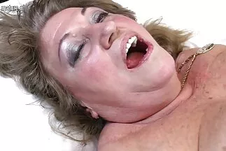 Không phải tình gai gia nhat ban nhân, mà là những cô gái tình cảm.